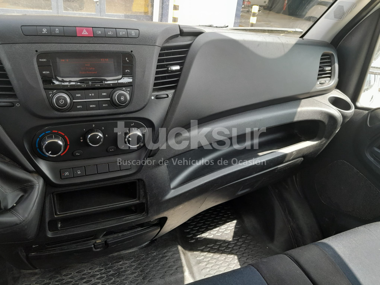 Tipper trailer IVECO DAILY 35C14: picture 8