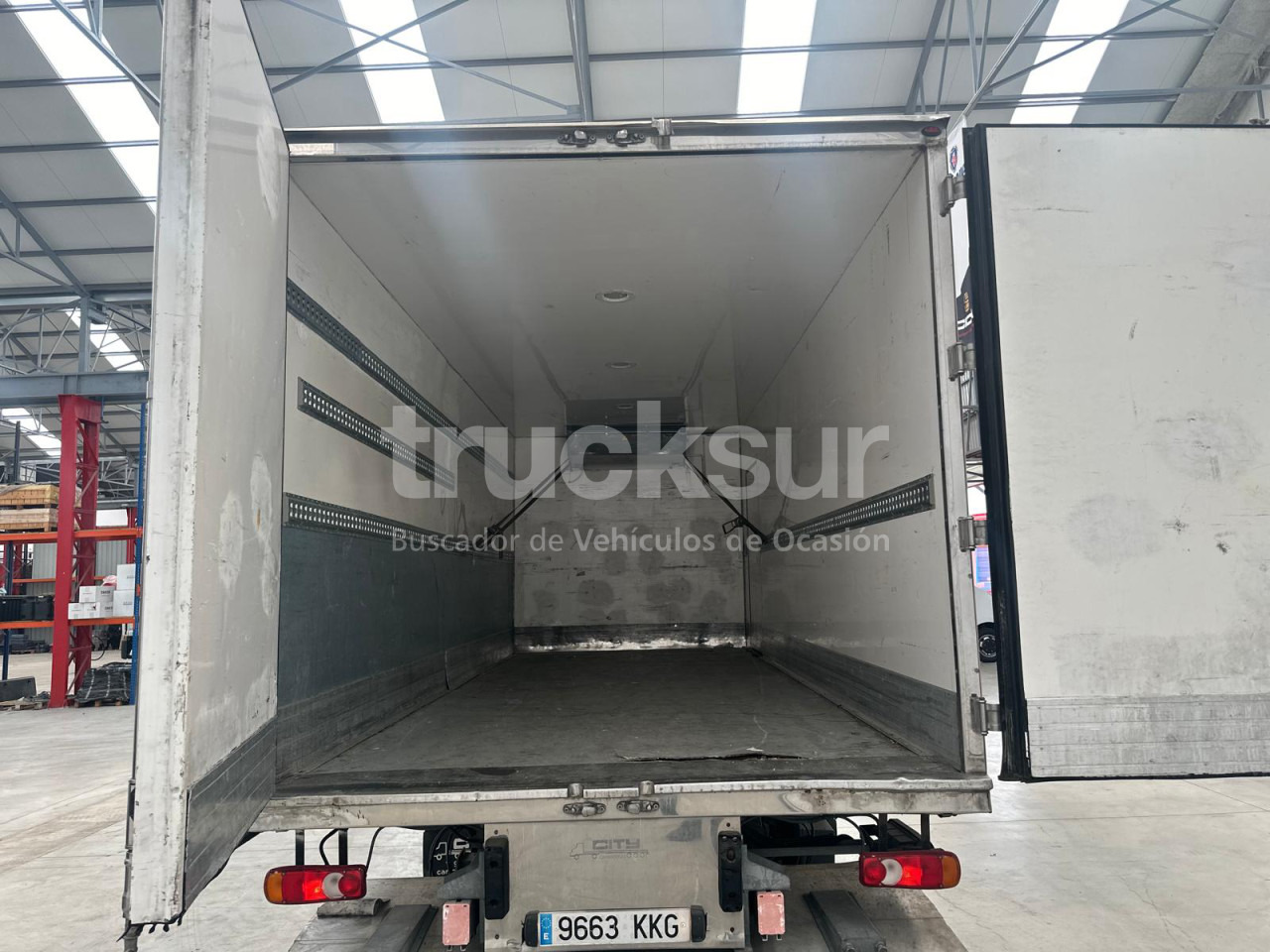 RENAULT D 12.210 - Refrigerator truck: picture 5 RENAULT D 12.210 - Refrigerator truck: picture 5