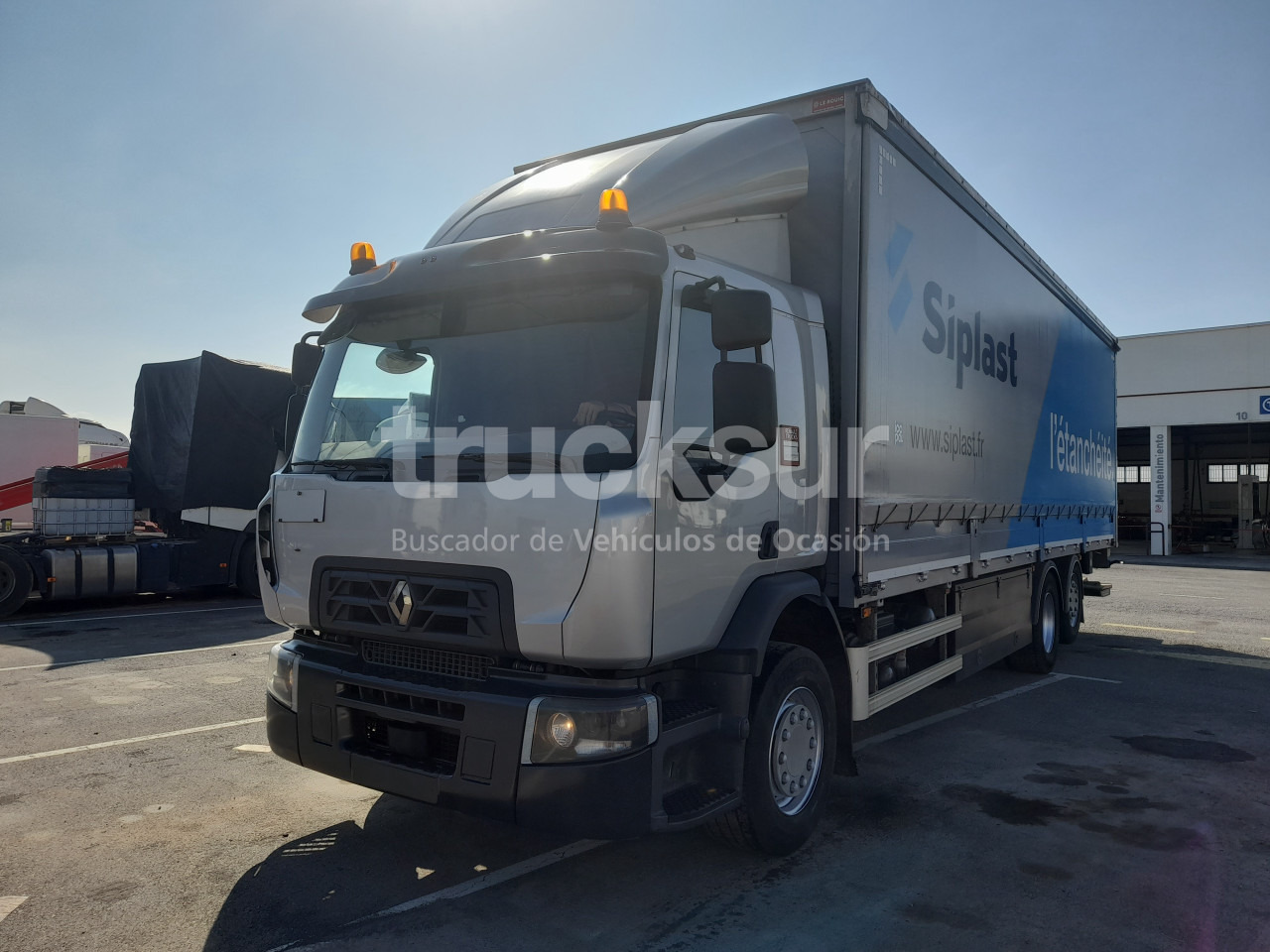 RENAULT D320.26 ejes 6x2*4 - Curtainsider truck: picture 2 RENAULT D320.26 ejes 6x2*4 - Curtainsider truck: picture 2