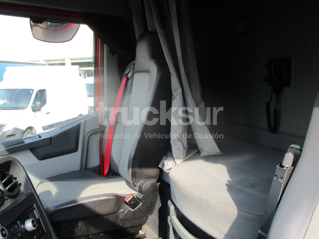 Tractor unit RENAULT T520 SLEEPER CAB: picture 9
