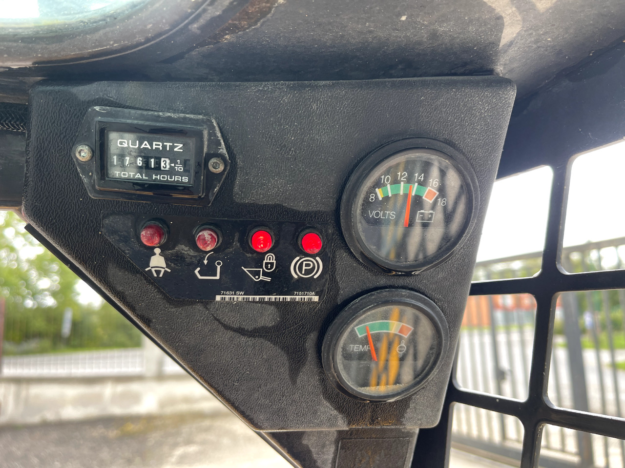 Skid steer loader BOBCAT S70: picture 11