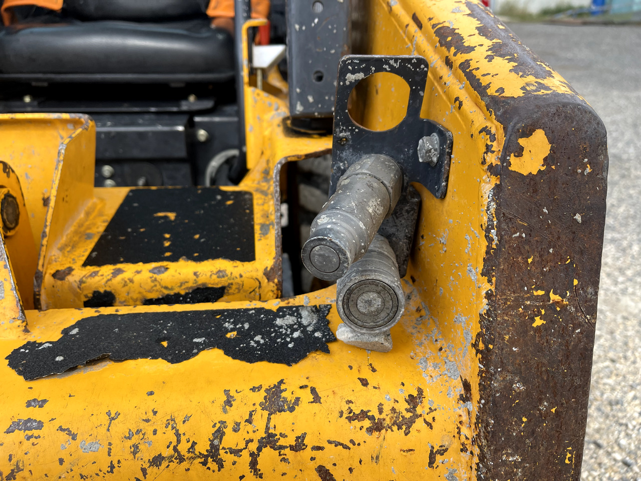 Skid steer loader BOBCAT S70: picture 17