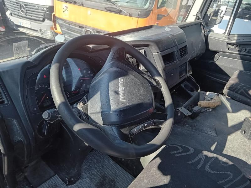 Iveco 330.36 - Hook lift truck: picture 5 Iveco 330.36 - Hook lift truck: picture 5