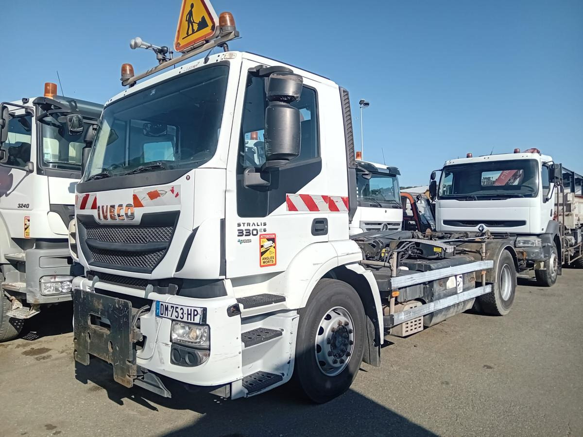 Iveco 330.36 - Hook lift truck: picture 1 Iveco 330.36 - Hook lift truck: picture 1