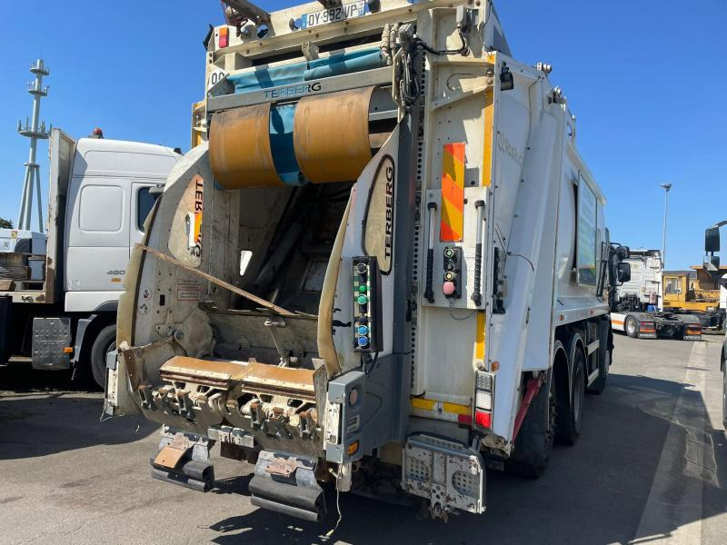 Garbage truck Renault D-Series: picture 9