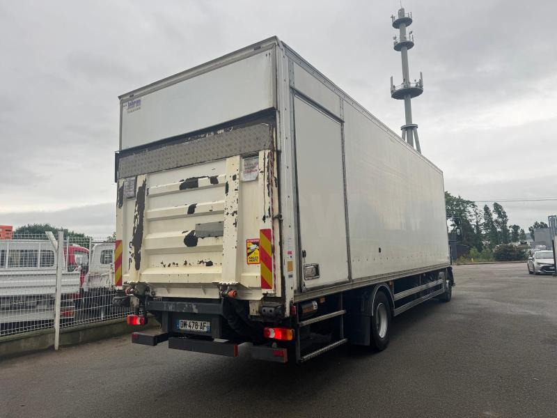 Box truck Renault D-Series: picture 9 Box truck Renault D-Series: picture 9