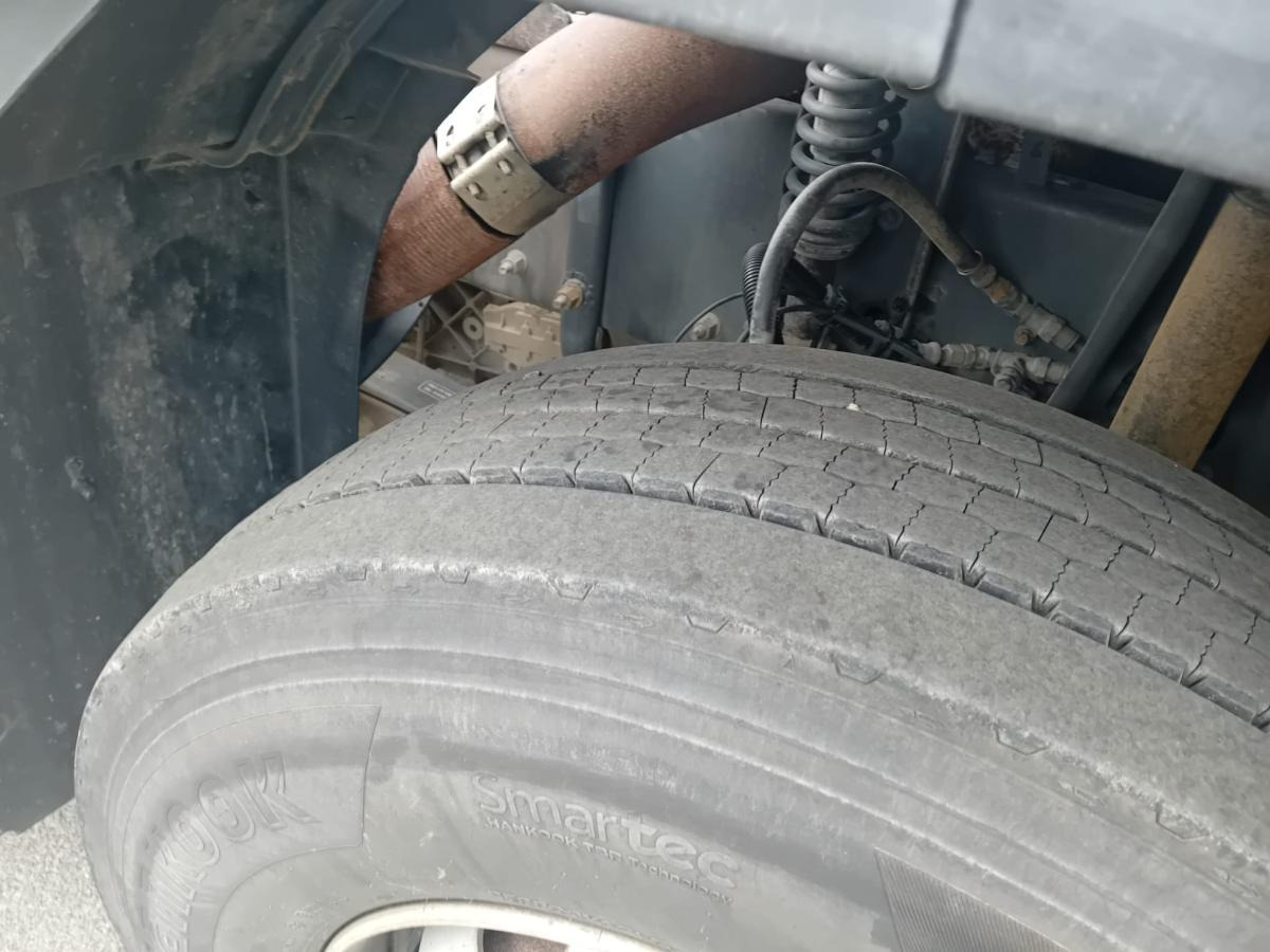 Hook lift truck Volvo FM 400: picture 6