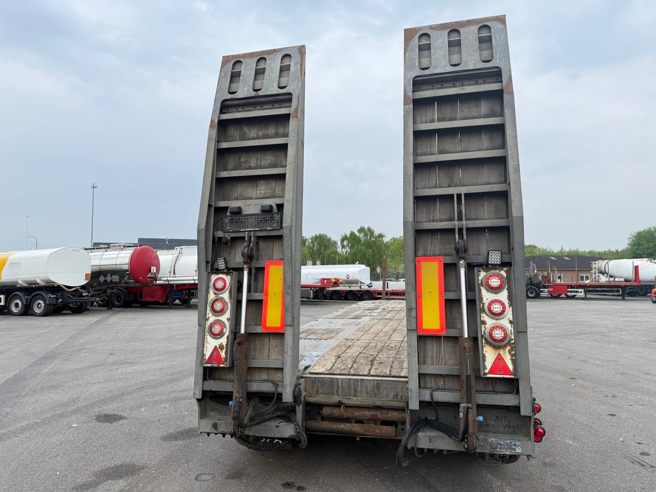 MTDK 4 Achsen 30 t. Maschinen Hydr. rampen - Low loader trailer: picture 5 MTDK 4 Achsen 30 t. Maschinen Hydr. rampen - Low loader trailer: picture 5