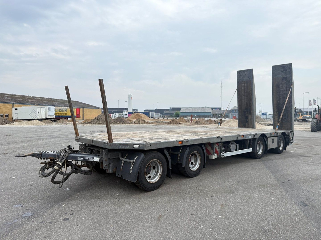 MTDK 4 Achsen 30 t. Maschinen Hydr. rampen - Low loader trailer: picture 1 MTDK 4 Achsen 30 t. Maschinen Hydr. rampen - Low loader trailer: picture 1