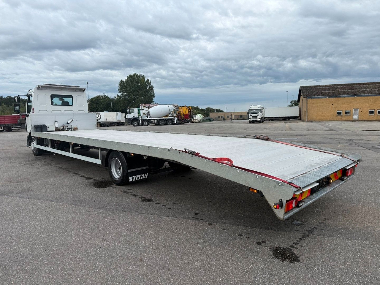 Renault D-Serie 240 10 m. Platform ONLY 46 tkm. EU 6 - Autotransporter truck: picture 4 Renault D-Serie 240 10 m. Platform ONLY 46 tkm. EU 6 - Autotransporter truck: picture 4