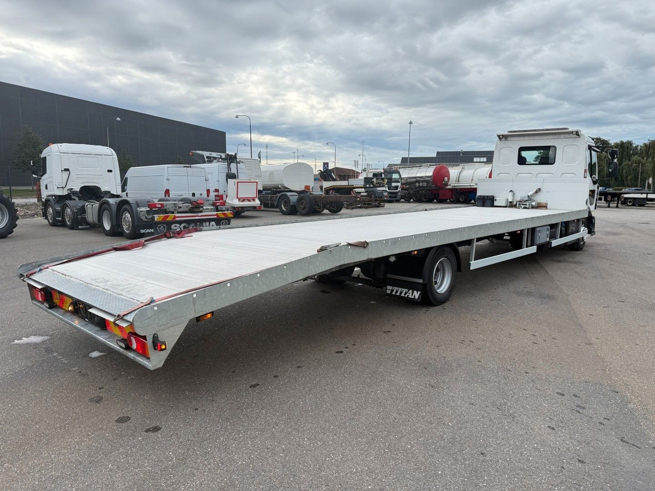 Renault D-Serie 240 10 m. Platform ONLY 46 tkm. EU 6 - Autotransporter truck: picture 3 Renault D-Serie 240 10 m. Platform ONLY 46 tkm. EU 6 - Autotransporter truck: picture 3