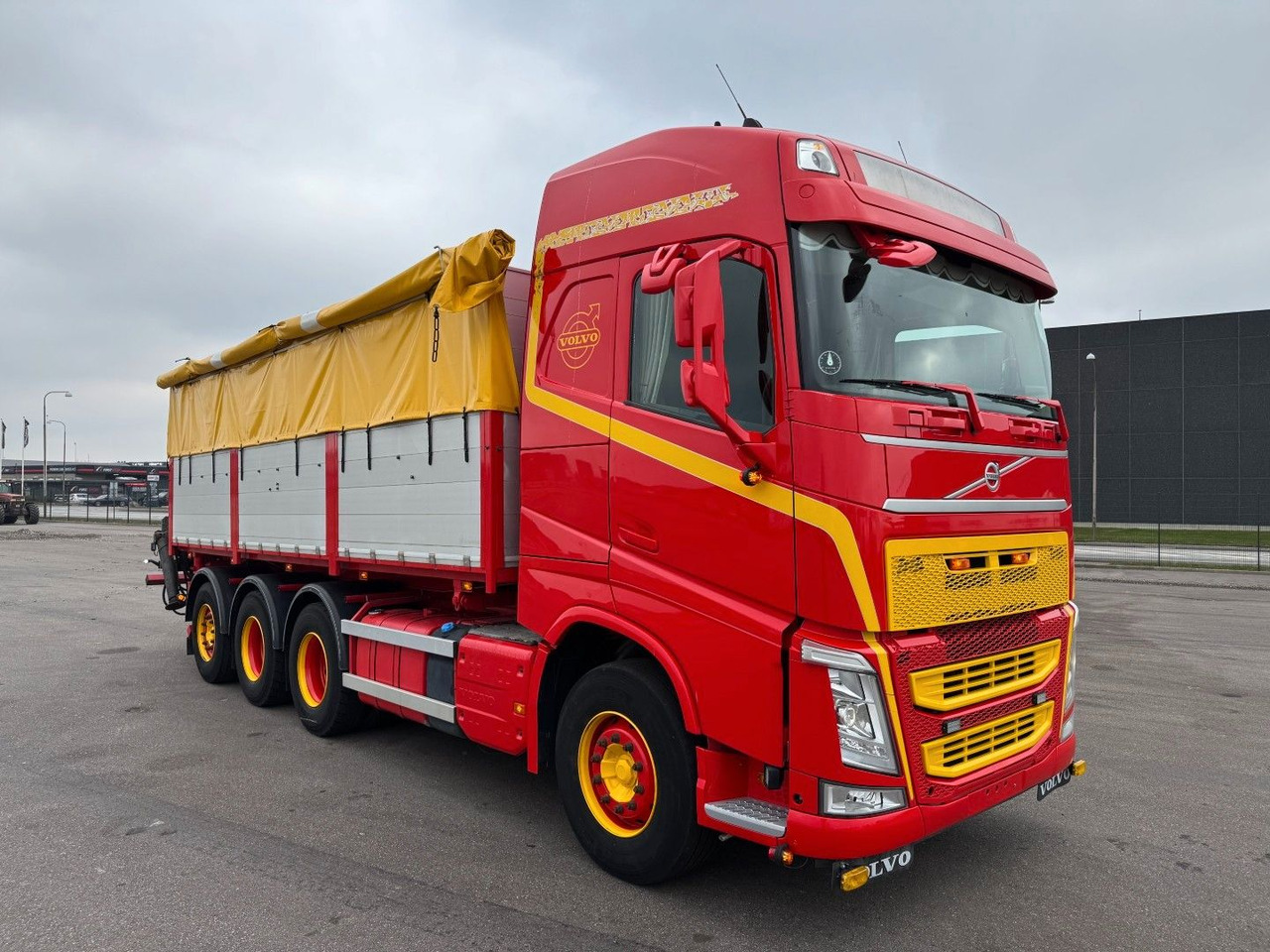 Volvo FH500 8x4*4 Tip / Palfinger Epsilon Q170L - Crane truck: picture 2 Volvo FH500 8x4*4 Tip / Palfinger Epsilon Q170L - Crane truck: picture 2