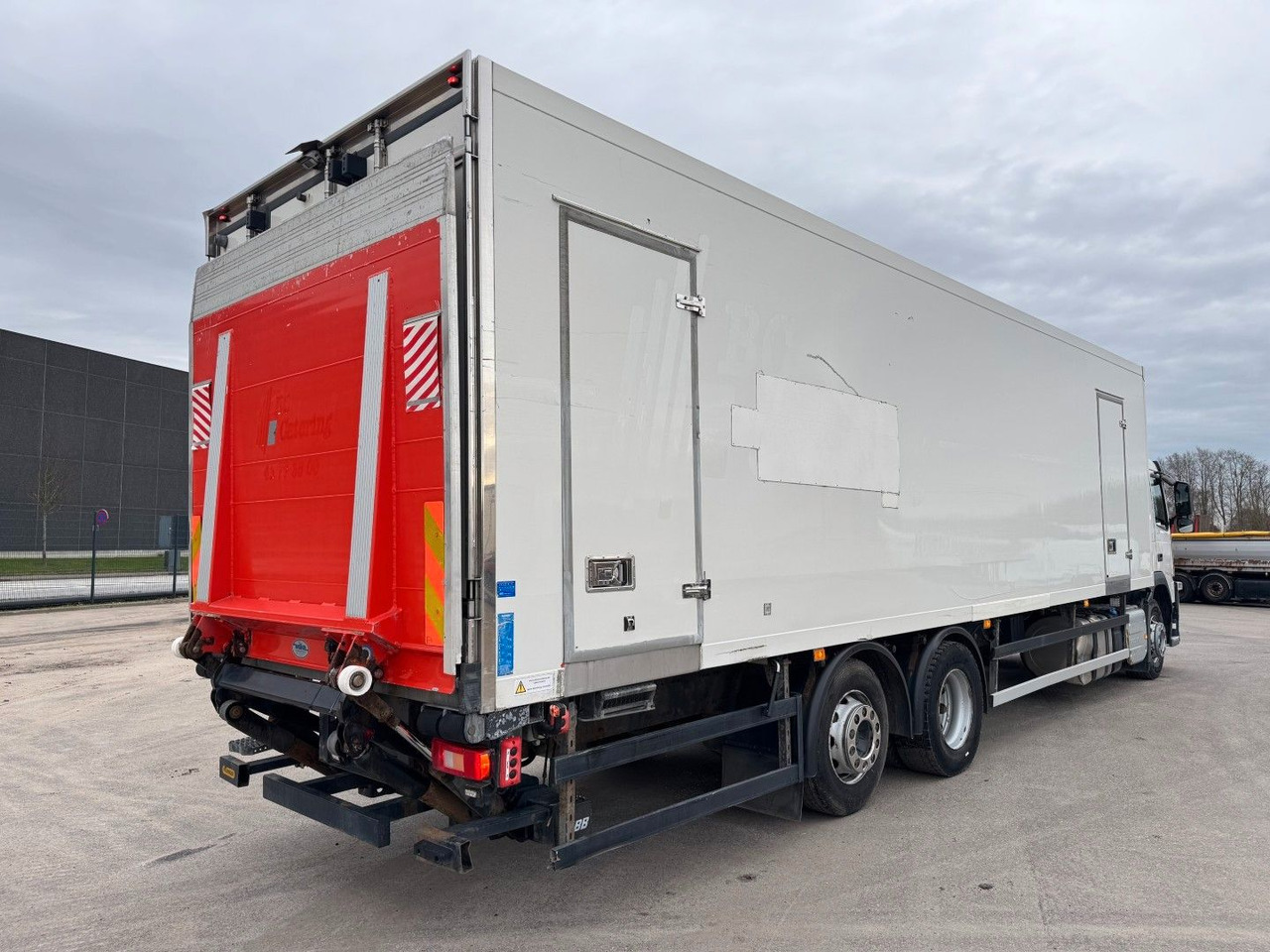 Volvo FM330 6x2*4 Carrier Supra 1250 Mt 9,9m (defekt f - Refrigerator truck: picture 3 Volvo FM330 6x2*4 Carrier Supra 1250 Mt 9,9m (defekt f - Refrigerator truck: picture 3