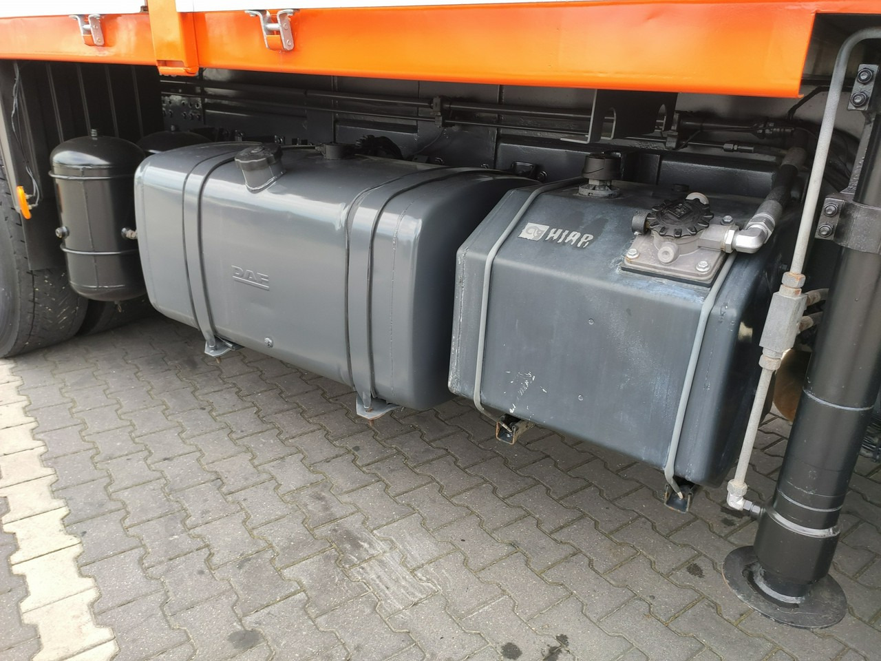 Leasing of DAF CF 85.380 6x2 Oś Skrętna Skrzynia HDS HIAB 220C + Pilot DAF CF 85.380 6x2 Oś Skrętna Skrzynia HDS HIAB 220C + Pilot: picture 24 Leasing of DAF CF 85.380 6x2 Oś Skrętna Skrzynia HDS HIAB 220C + Pilot DAF CF 85.380 6x2 Oś Skrętna Skrzynia HDS HIAB 220C + Pilot: picture 24