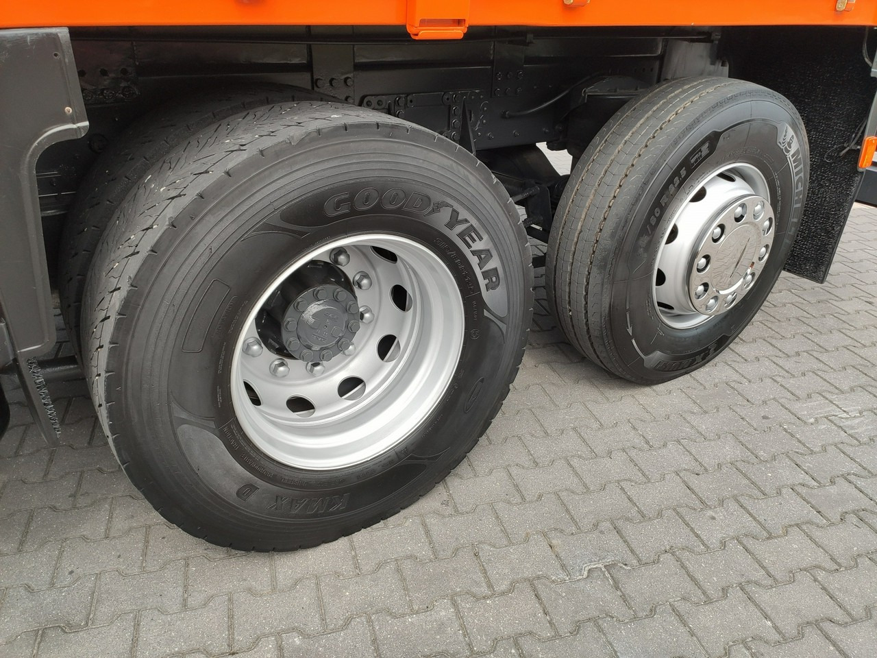 Leasing of DAF CF 85.380 6x2 Oś Skrętna Skrzynia HDS HIAB 220C + Pilot DAF CF 85.380 6x2 Oś Skrętna Skrzynia HDS HIAB 220C + Pilot: picture 20 Leasing of DAF CF 85.380 6x2 Oś Skrętna Skrzynia HDS HIAB 220C + Pilot DAF CF 85.380 6x2 Oś Skrętna Skrzynia HDS HIAB 220C + Pilot: picture 20