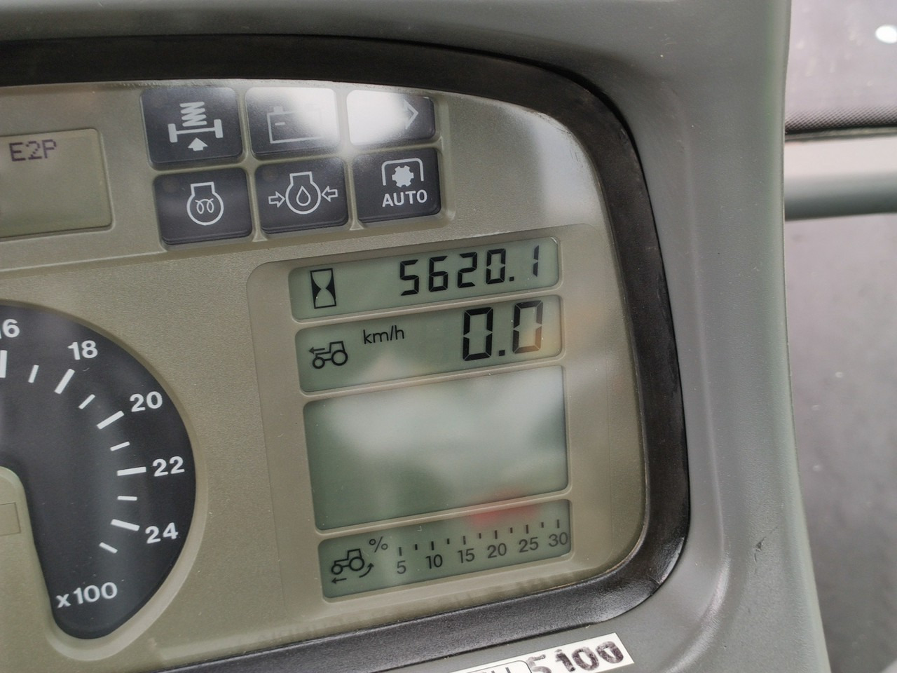 Farm tractor Deutz Fahr Agrotron M620 4x4 Przedni Tuz Wałek W.O.M Wyjścia do Przyczepy: picture 24 Farm tractor Deutz Fahr Agrotron M620 4x4 Przedni Tuz Wałek W.O.M Wyjścia do Przyczepy: picture 24