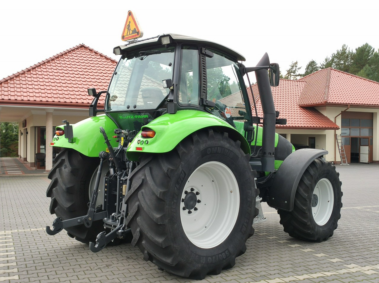 Farm tractor Deutz Fahr Agrotron M620 4x4 Przedni Tuz Wałek W.O.M Wyjścia do Przyczepy: picture 13 Farm tractor Deutz Fahr Agrotron M620 4x4 Przedni Tuz Wałek W.O.M Wyjścia do Przyczepy: picture 13