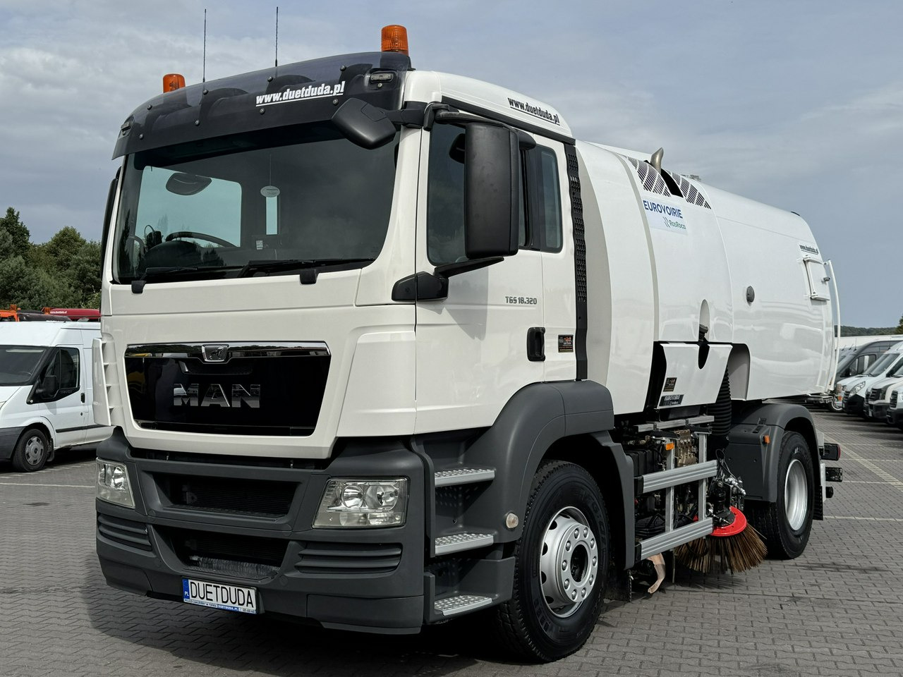 MAN TGS 18.320 E5 BUCHER OPTIFANT 8000 Zamiatarka Uliczna Euro 6 - Road sweeper: picture 4 MAN TGS 18.320 E5 BUCHER OPTIFANT 8000 Zamiatarka Uliczna Euro 6 - Road sweeper: picture 4
