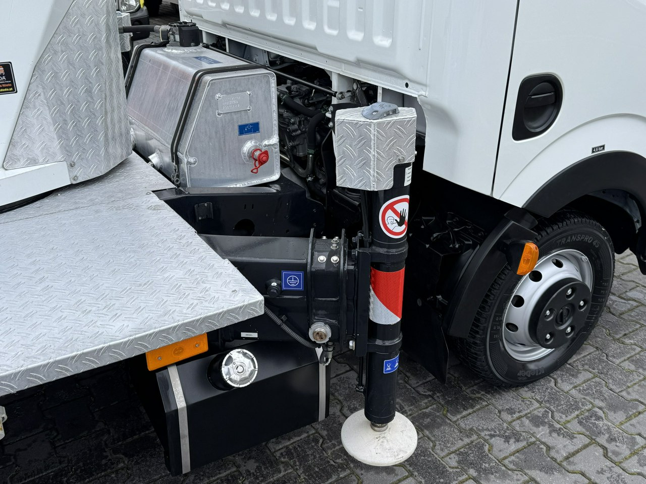 Truck mounted aerial platform Nissan Cabstar: picture 20