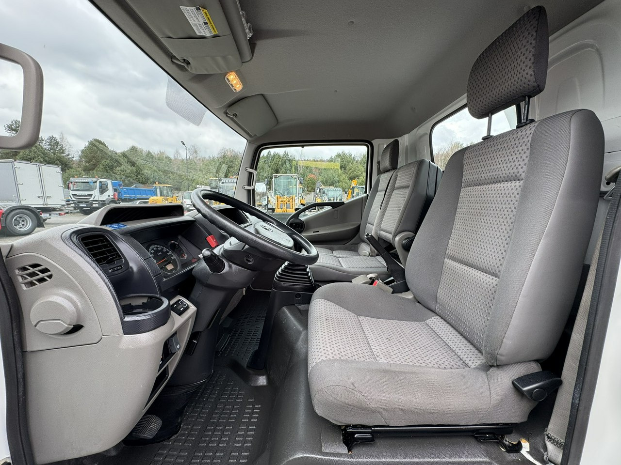 Truck mounted aerial platform Nissan Cabstar: picture 26