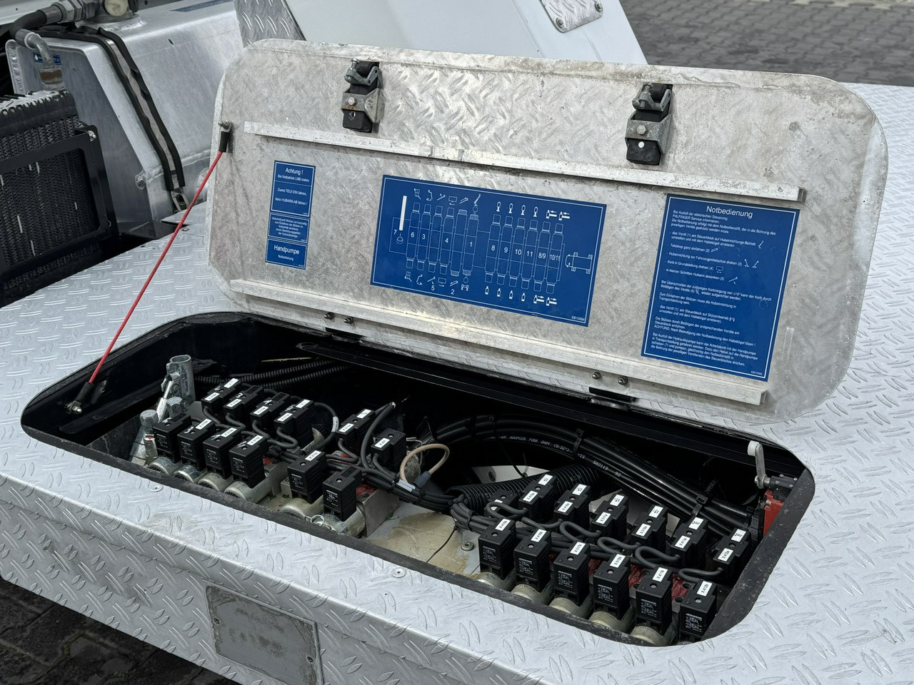 Truck mounted aerial platform Nissan Cabstar: picture 7