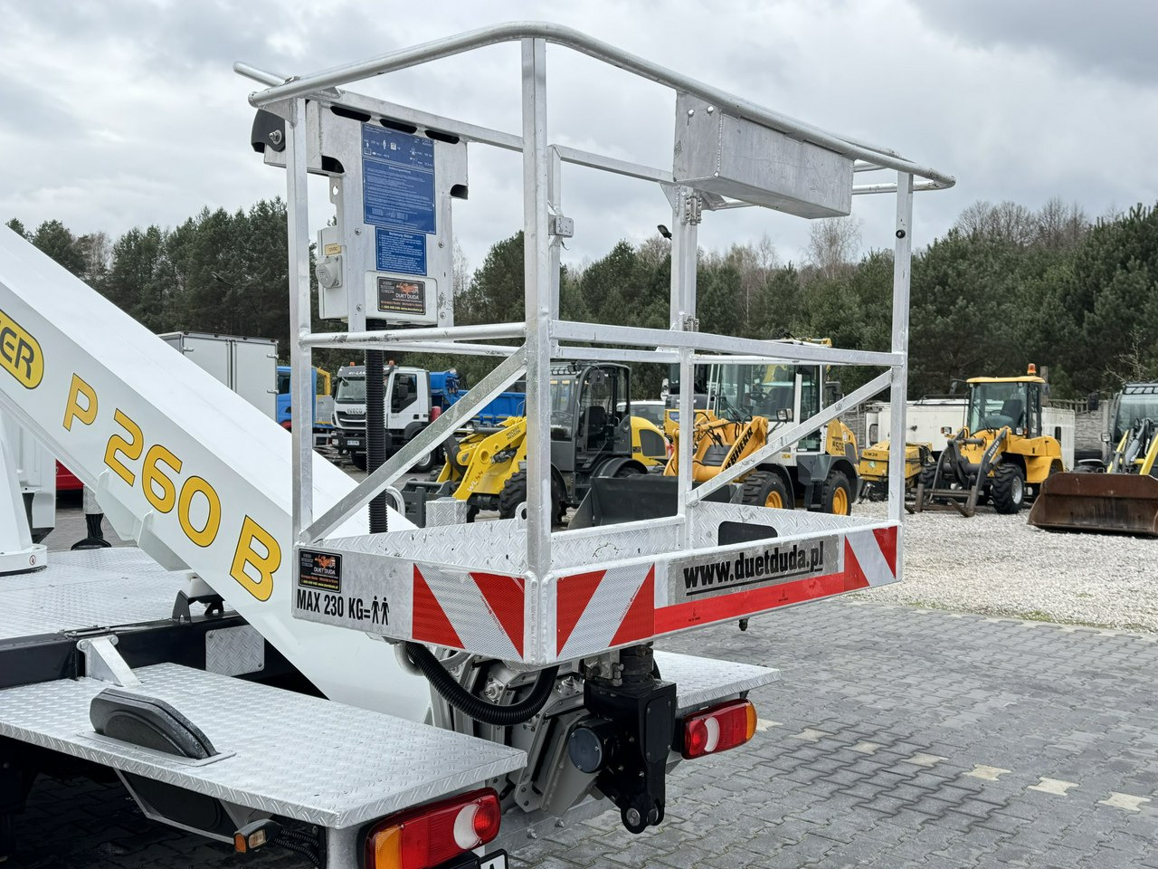 Truck mounted aerial platform Nissan Cabstar: picture 16