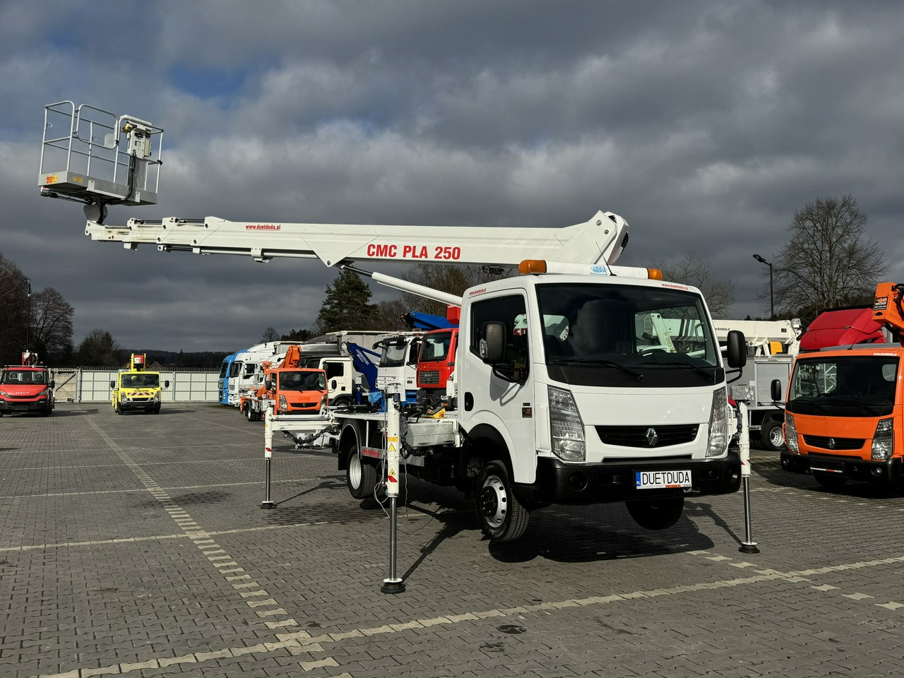 Renault Maxity - Truck mounted aerial platform: picture 2 Renault Maxity - Truck mounted aerial platform: picture 2
