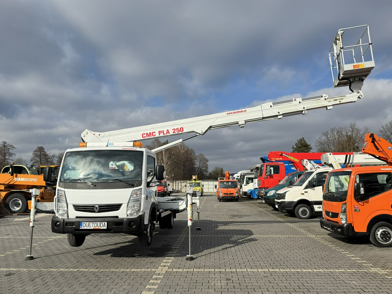 Renault Maxity - Truck mounted aerial platform: picture 3 Renault Maxity - Truck mounted aerial platform: picture 3