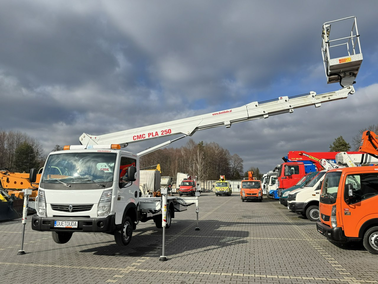 Renault Maxity - Truck mounted aerial platform: picture 5 Renault Maxity - Truck mounted aerial platform: picture 5