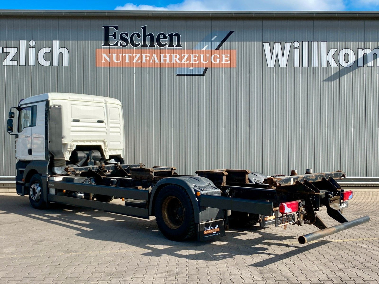 MAN TGA 18.350 LL Fahrschule*Driving school*5 Sitze MAN TGA 18.350 LL Fahrschule*Driving school*5 Sitze - Container transporter/ Swap body truck: picture 3 MAN TGA 18.350 LL Fahrschule*Driving school*5 Sitze MAN TGA 18.350 LL Fahrschule*Driving school*5 Sitze - Container transporter/ Swap body truck: picture 3