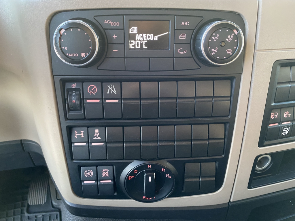 Box truck MAN TGM 12.290 4x2 BL / Palfinger LBW: picture 11