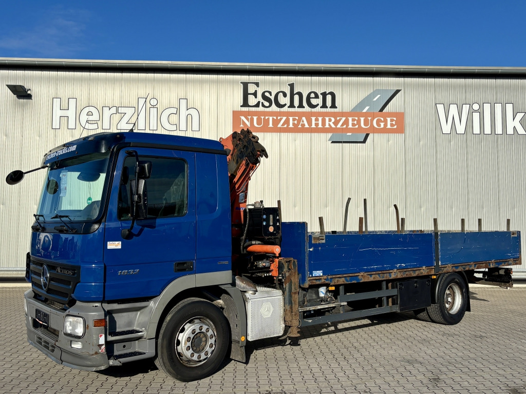 Dropside/ Flatbed truck, Crane truck Mercedes-Benz 1832 L / Terex 85.2-A3 Faltkran: picture 1