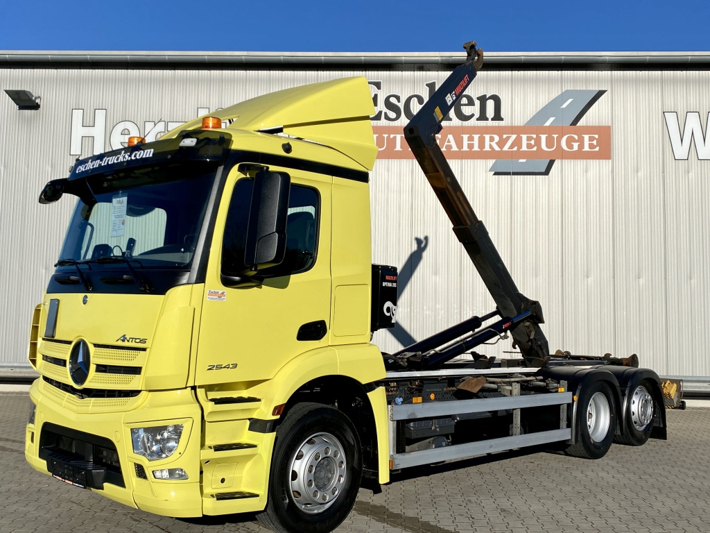 Mercedes-Benz 2543 L 6x2 / HIAB Multiflift Aufbau - Hook lift truck: picture 1 Mercedes-Benz 2543 L 6x2 / HIAB Multiflift Aufbau - Hook lift truck: picture 1