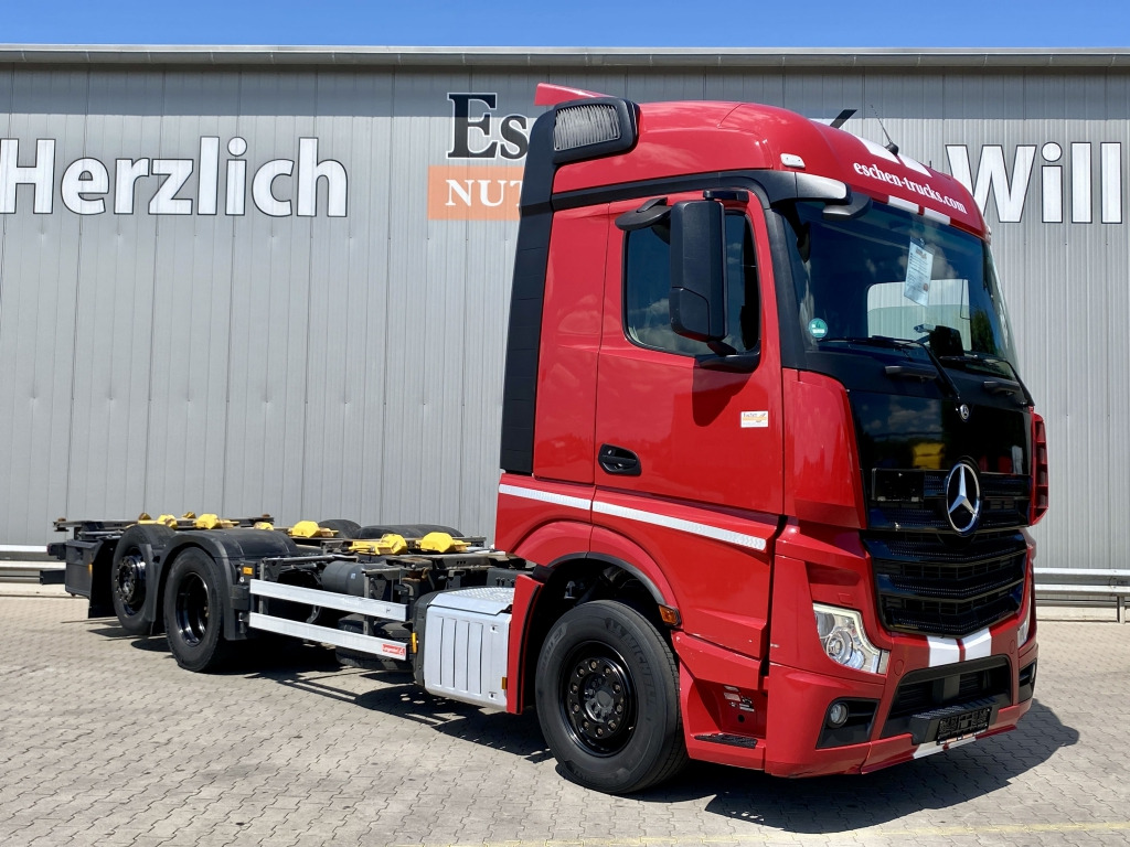 Container transporter/ Swap body truck Mercedes-Benz 2546 LL 6x2: picture 7