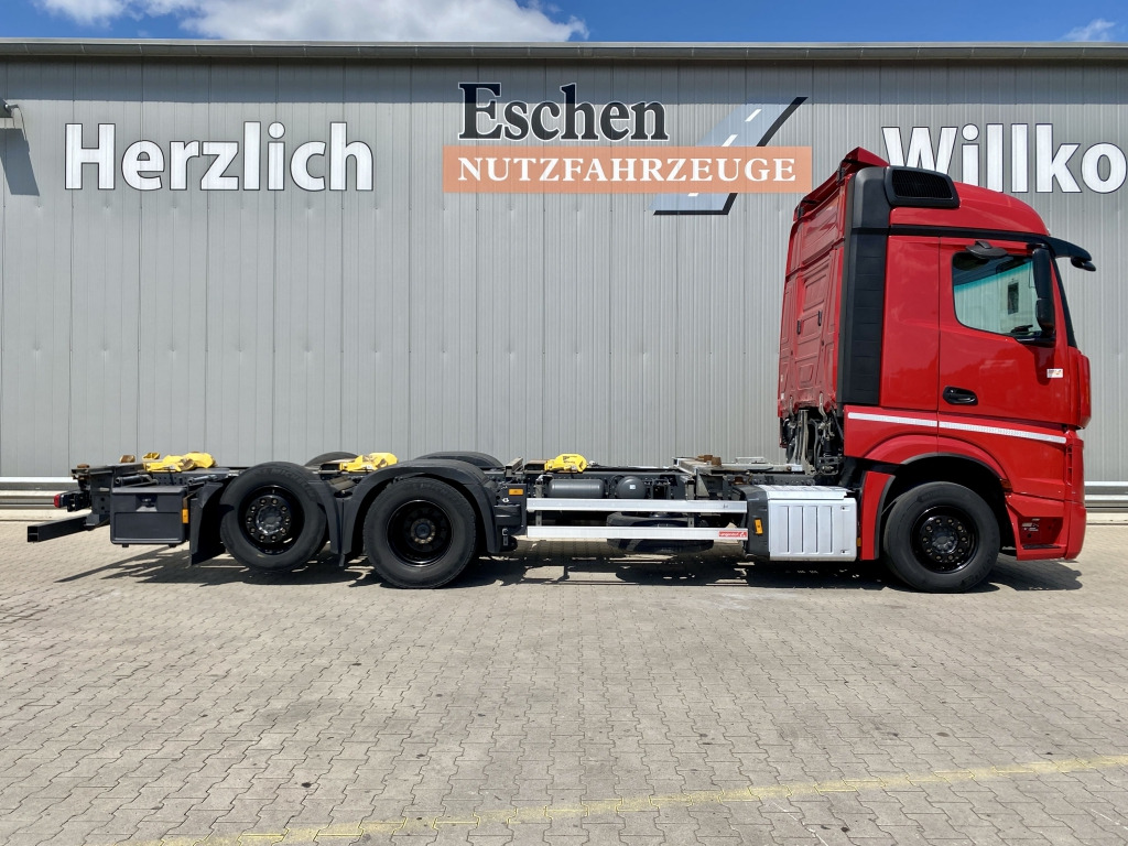 Container transporter/ Swap body truck Mercedes-Benz 2546 LL 6x2: picture 6