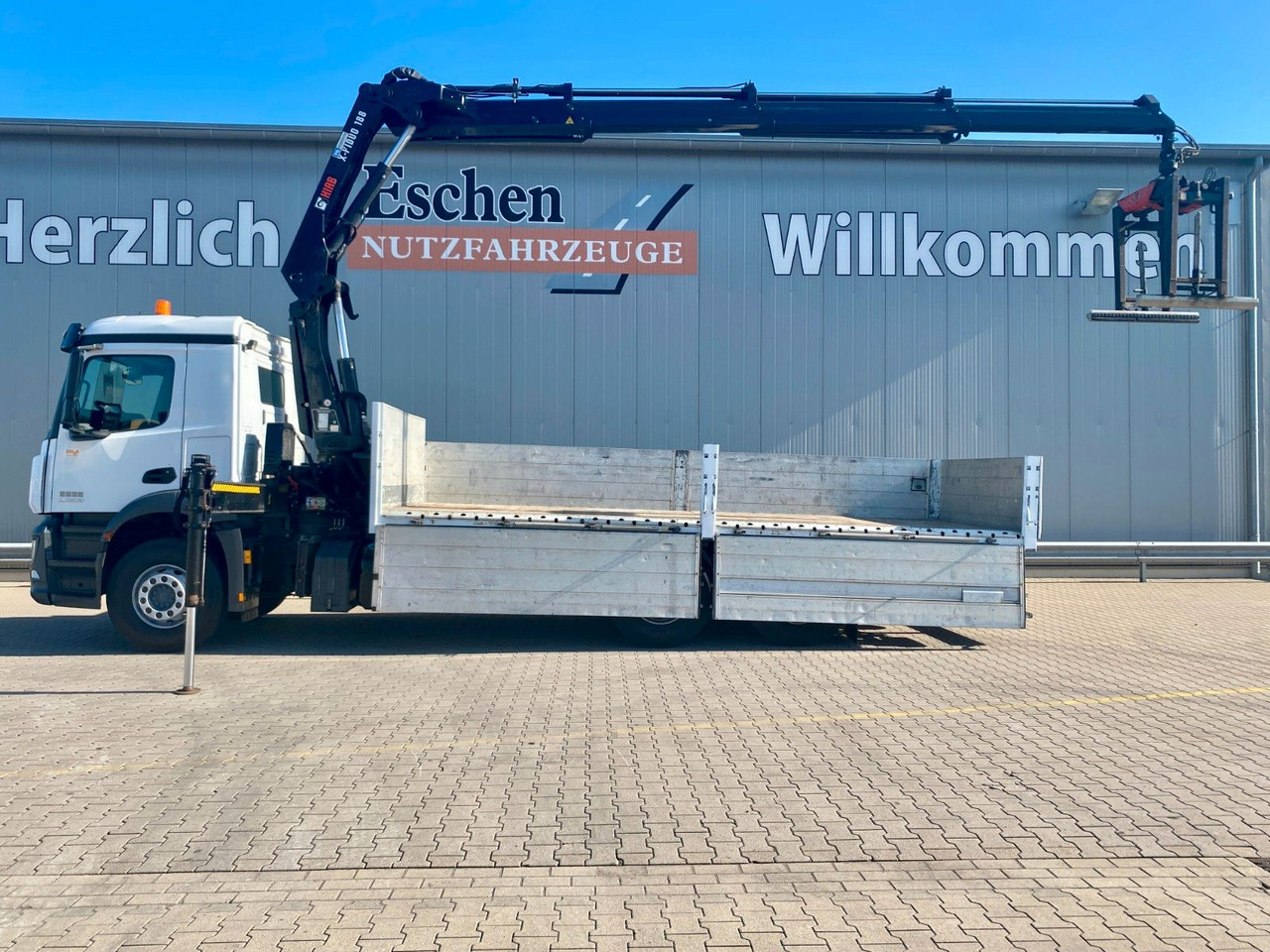 Mercedes-Benz Antos 2533 6x2 | X-HIDUO 188/ES-3*AHK*5+6.Kreis - Dropside/ Flatbed truck, Crane truck: picture 3 Mercedes-Benz Antos 2533 6x2 | X-HIDUO 188/ES-3*AHK*5+6.Kreis - Dropside/ Flatbed truck, Crane truck: picture 3