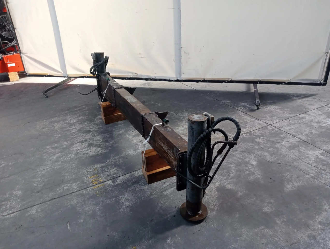 Estabilizador fijo a 2.300 mm - Attachment for Crane: picture 1 Estabilizador fijo a 2.300 mm - Attachment for Crane: picture 1