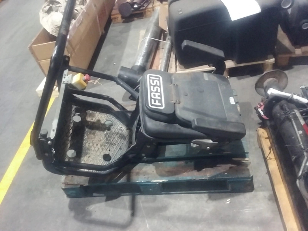 KIT ASIENTO EN COLUMNA FASSI - Seat for Crane: picture 3 KIT ASIENTO EN COLUMNA FASSI - Seat for Crane: picture 3