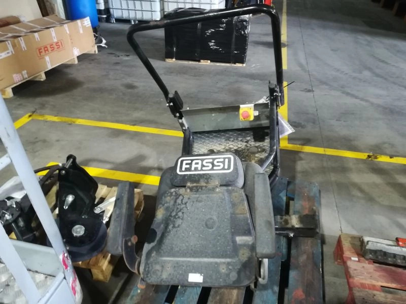 KIT ASIENTO EN COLUMNA FASSI - Seat for Crane: picture 2 KIT ASIENTO EN COLUMNA FASSI - Seat for Crane: picture 2