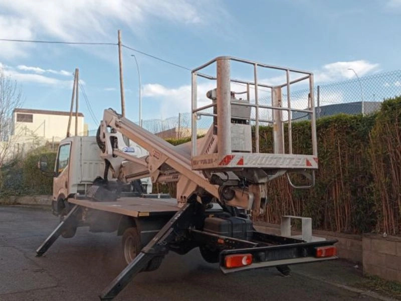 MULTITEL NISSAN NT 400 + HX 195 - Truck mounted aerial platform: picture 2 MULTITEL NISSAN NT 400 + HX 195 - Truck mounted aerial platform: picture 2