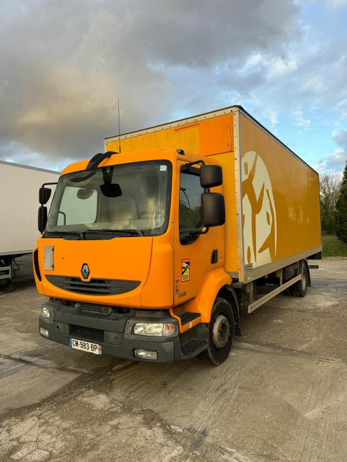 Renault Midlum 220 - Box truck: picture 1 Renault Midlum 220 - Box truck: picture 1