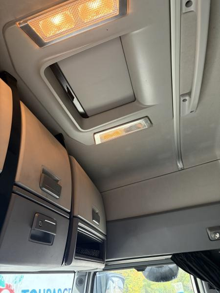 Renault T-Series 460 - Tractor unit: picture 5 Renault T-Series 460 - Tractor unit: picture 5