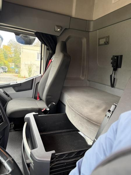 Renault T-Series 460 - Tractor unit: picture 4 Renault T-Series 460 - Tractor unit: picture 4