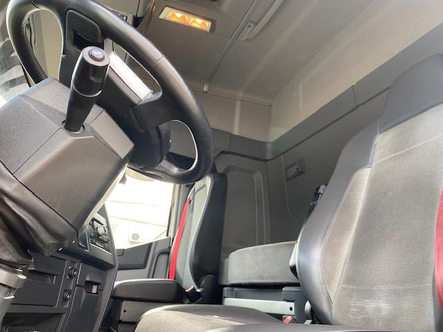 Renault T-Series 520 - Tractor unit: picture 5 Renault T-Series 520 - Tractor unit: picture 5