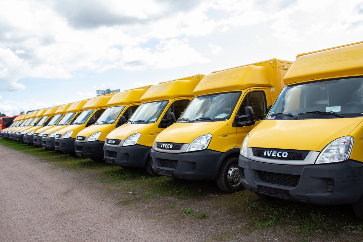 IVECO Daily 35 S11 C30C AUTOMATIK KAMERA Regale LUFT - Box van: picture 1 IVECO Daily 35 S11 C30C AUTOMATIK KAMERA Regale LUFT - Box van: picture 1
