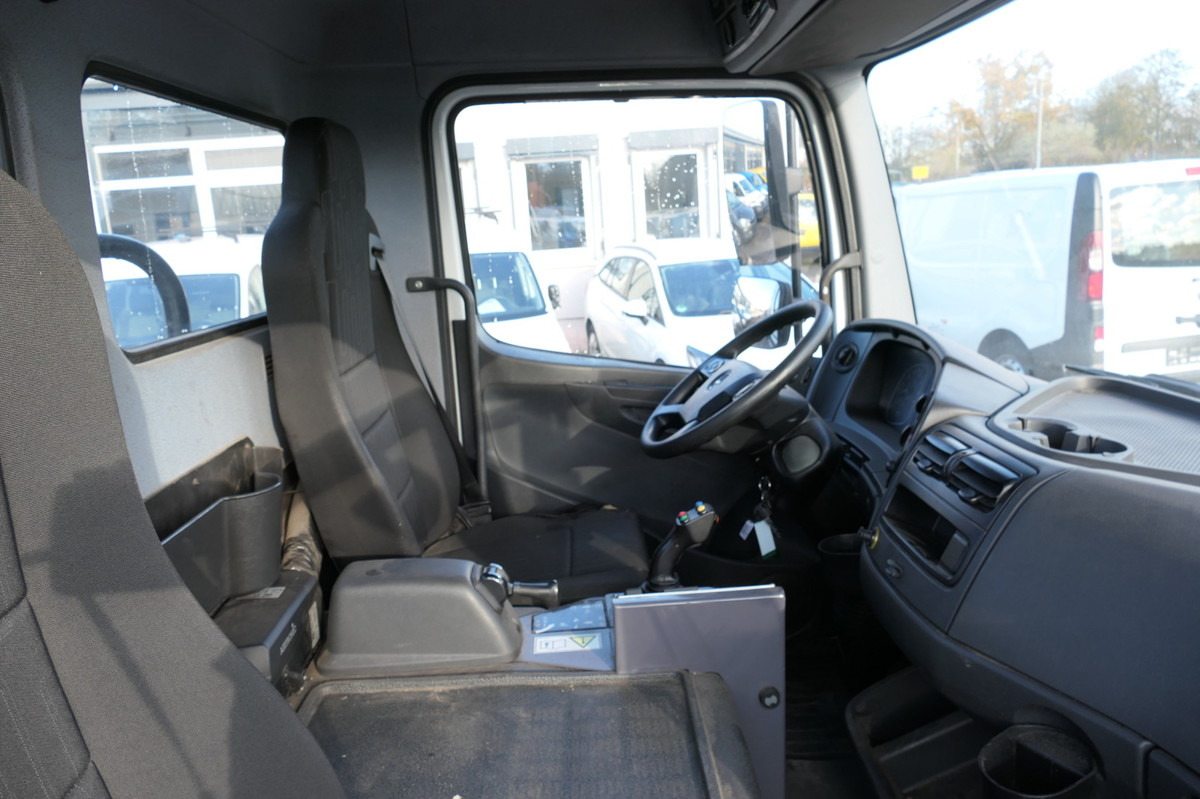 Interior photo 1: Container transporter/ Swap body truck MERCEDES-BENZ Kamag Wiesel WBH 25 E4-D