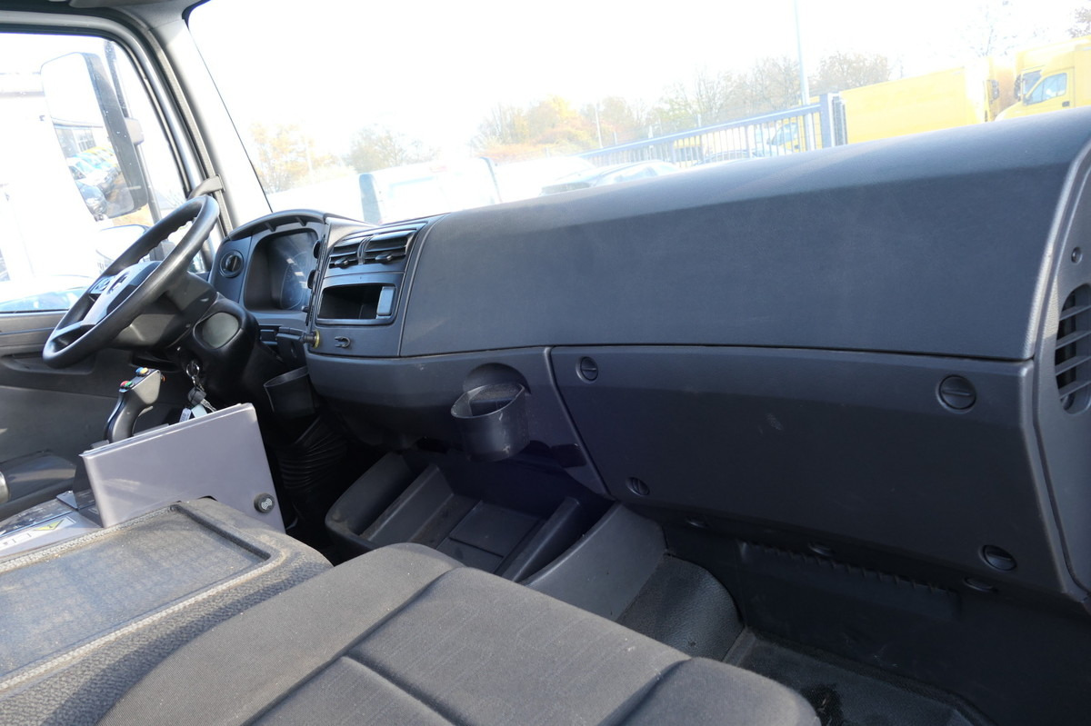 Interior photo 2: Container transporter/ Swap body truck MERCEDES-BENZ Kamag Wiesel WBH 25 E4-D
