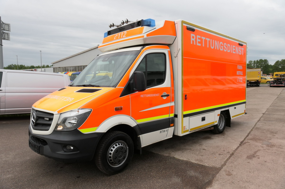 MERCEDES-BENZ Sprinter 519 CDI Klima Krankenwagen - Ambulance: picture 1 MERCEDES-BENZ Sprinter 519 CDI Klima Krankenwagen - Ambulance: picture 1