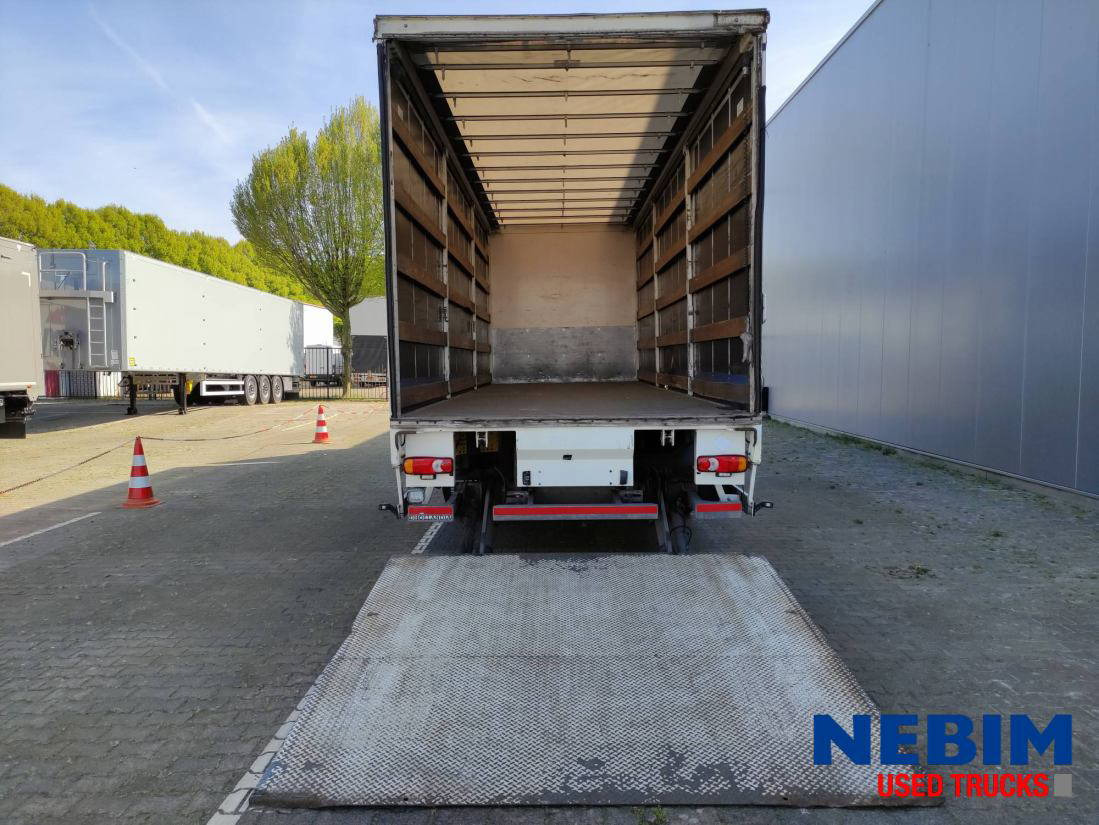 DAF CF 320 4x2 - 440.565 km - Curtainsider truck: picture 3 DAF CF 320 4x2 - 440.565 km - Curtainsider truck: picture 3