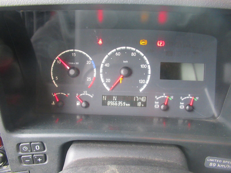 Curtainsider truck Scania p310: picture 13 Curtainsider truck Scania p310: picture 13